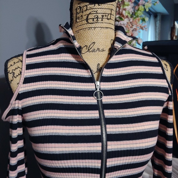 Striped Cutout Arm Knit Tee - Picture 3 of 6